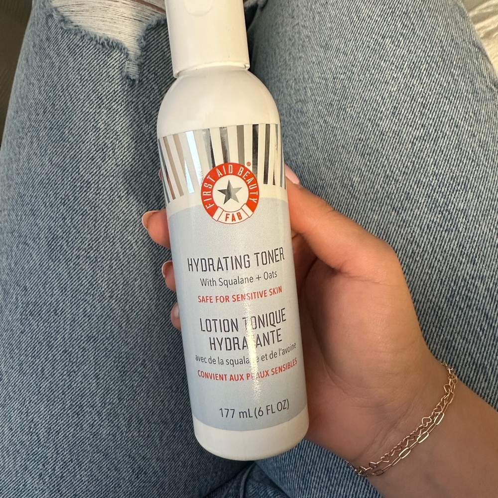 First Aid Beauty Hydrating Toner - White and Red